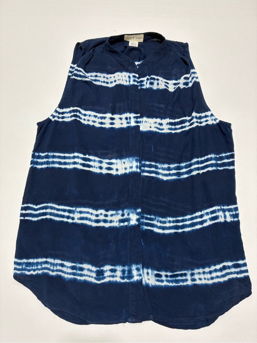 Cloth & Stone Navy Blue and White Tie-Dye Sleeveless Shirt